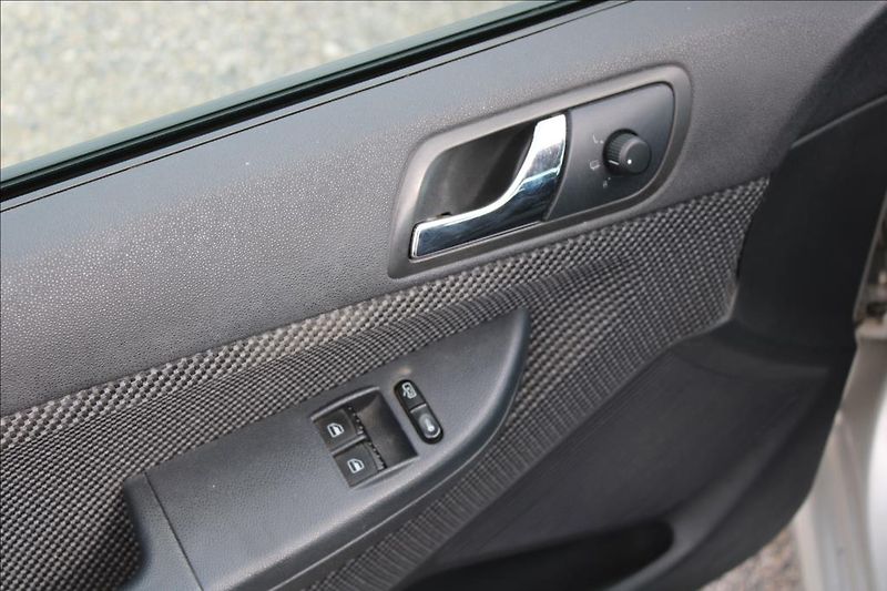 Škoda Fabia 1,4 i 16V  ROZVODY, STK 2/2028 - fotka 15 z 27