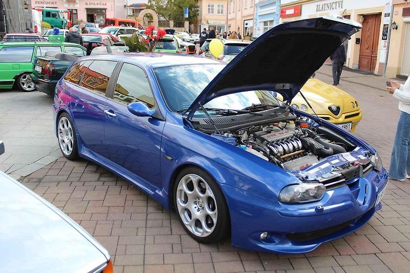 V severočeském Litvínově se uskutečnil premiérový Autofest. Na snímku je luxusní Porsche 911 Spirit.