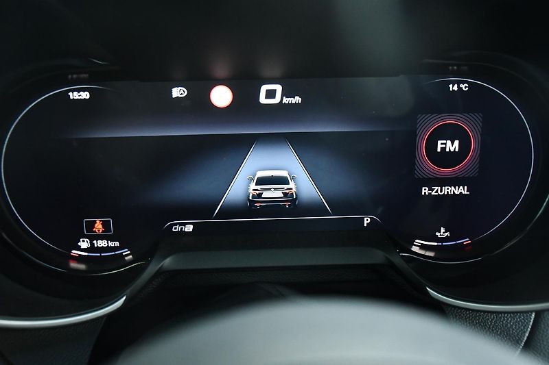 Alfa Romeo Giulia 2,0T 16V 206kW AT8-Q4 VELOCE - fotka 27 z 48