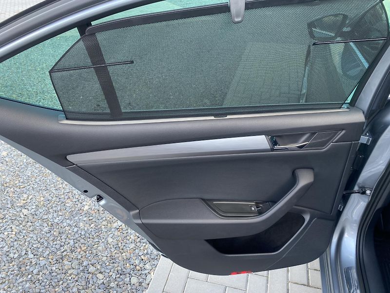 Škoda Superb 2.0TDI110kW-1xMAJ.-CZ-66 000KM - fotka 27 z 43