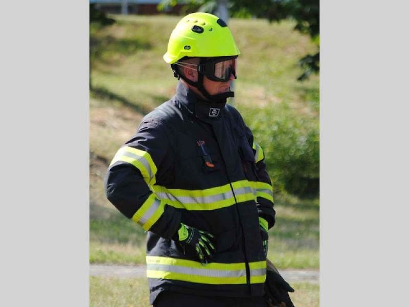 Hasiči se v rámci cvičení Rescue meeting zdokonalovali ve vyprošťování osob z auta, ale také jak uhasit elektromobil - především baterii.