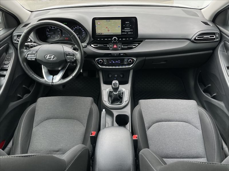 Hyundai i30 1,5 T-GDI Combi Smart PDC - fotka 6 z 23