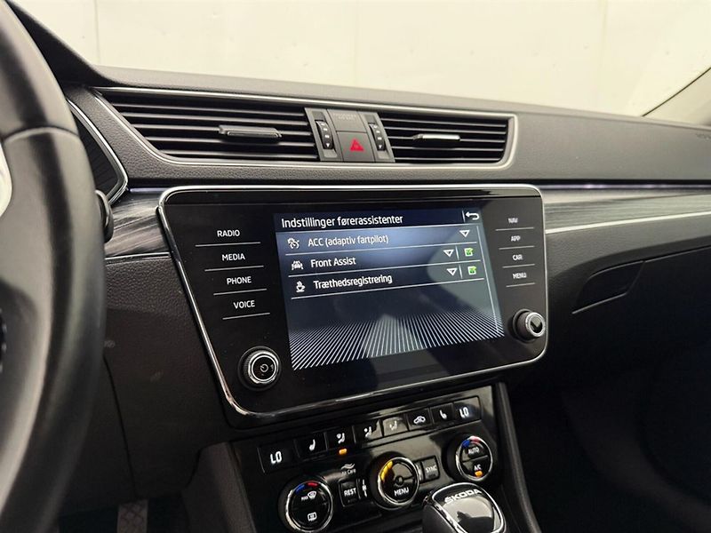 Škoda Superb 1.5TSI DSG Style ACC Carplay - fotka 19 z 21
