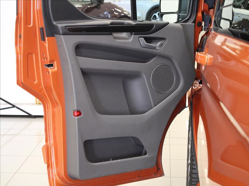 Ford Tourneo Custom 2,0 EB 125kW AT L2 Titan.X ČR - fotka 19 z 25
