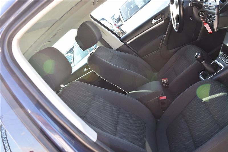 Volkswagen Tiguan 2,0 TDI 103KW NAVI TAŽNÉ ALU - fotka 23 z 47