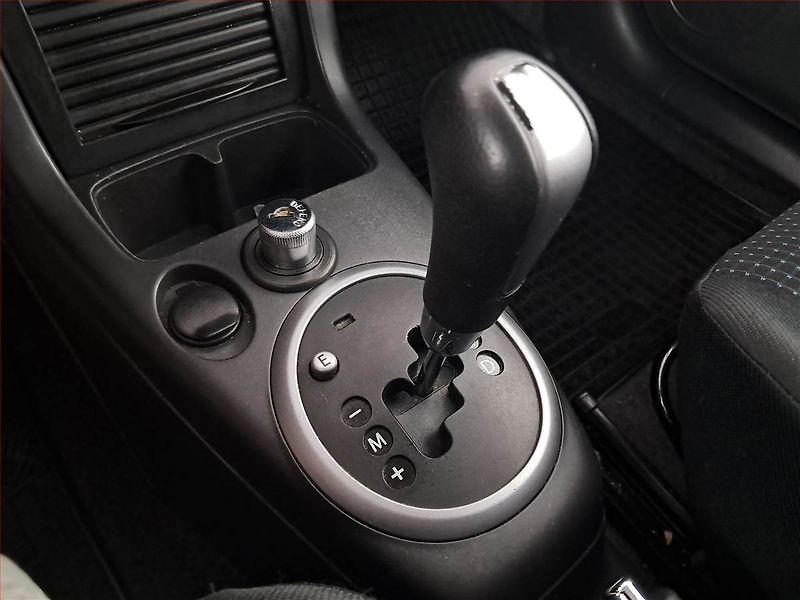 Suzuki Swift (2008) 1.3 i, Automat, po STK - fotka 17 z 18