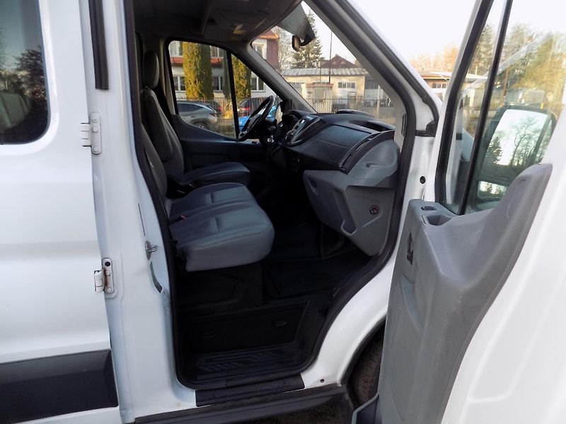 Ford Transit (2017) 2.0 96KW 7MÍST SKLÁPĚČ - fotka 30 z 47