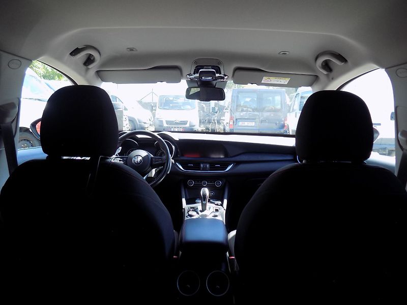 Alfa Romeo Stelvio 2,2 JTD 140 KW Q4 - fotka 24 z 40