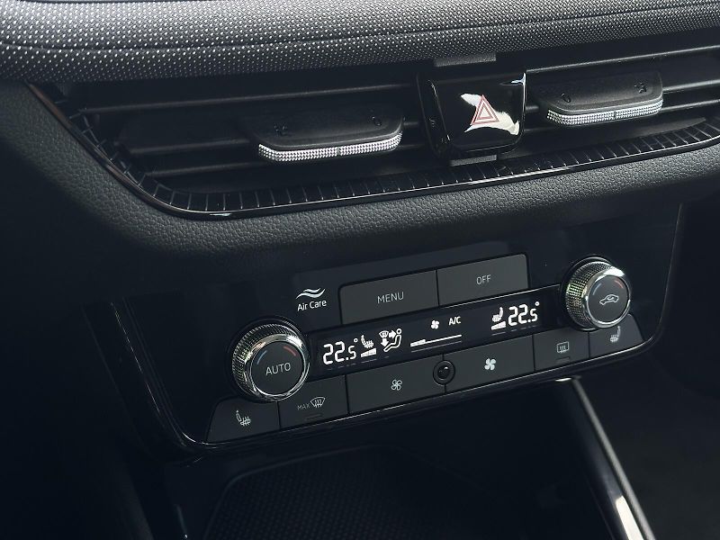 Škoda Fabia 1.0TSi Selection 95PS LED V.Co - fotka 21 z 37