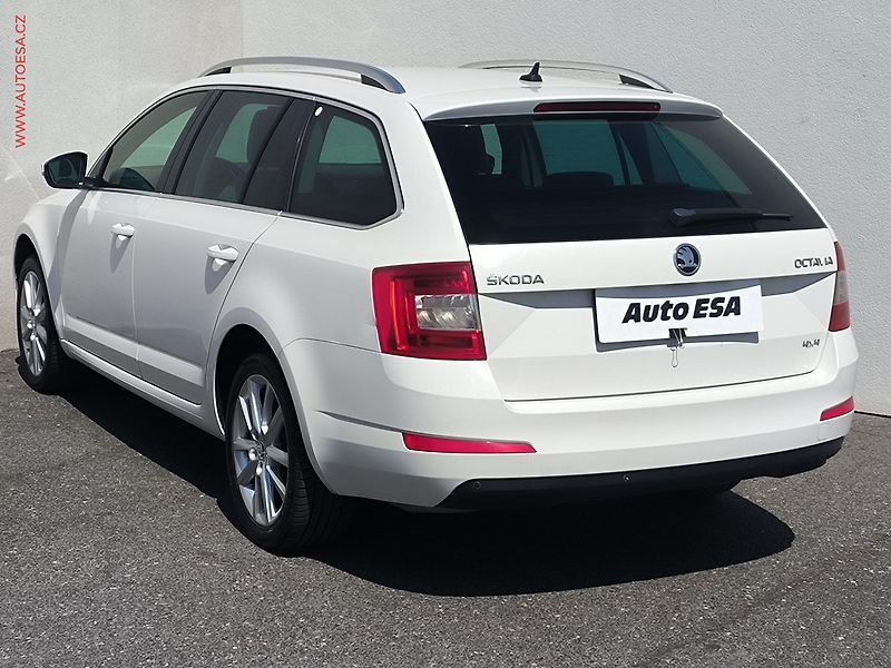 Škoda Octavia (2015) 2.0 TDi 4x4, ČR, Style, DSG - fotka 6 z 23