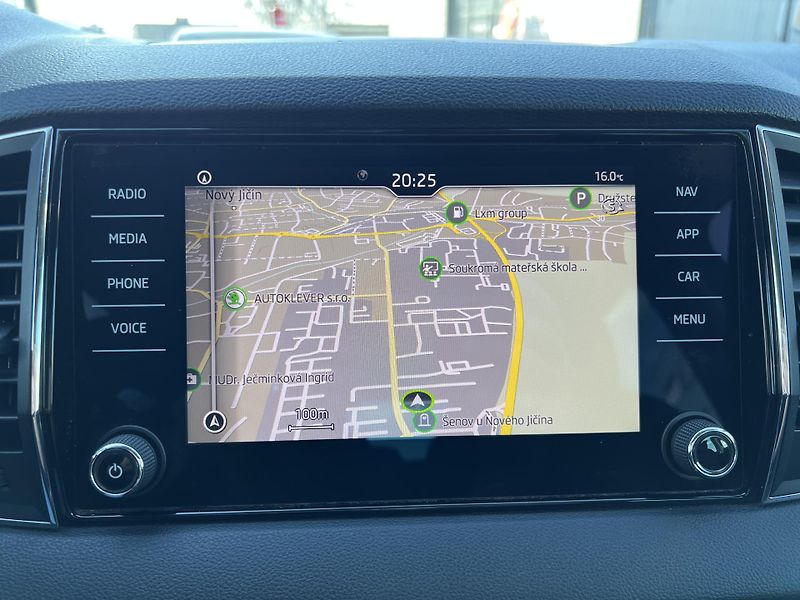 Škoda Karoq Style 1.5TSi NAVI KAMERA ALU - fotka 21 z 44