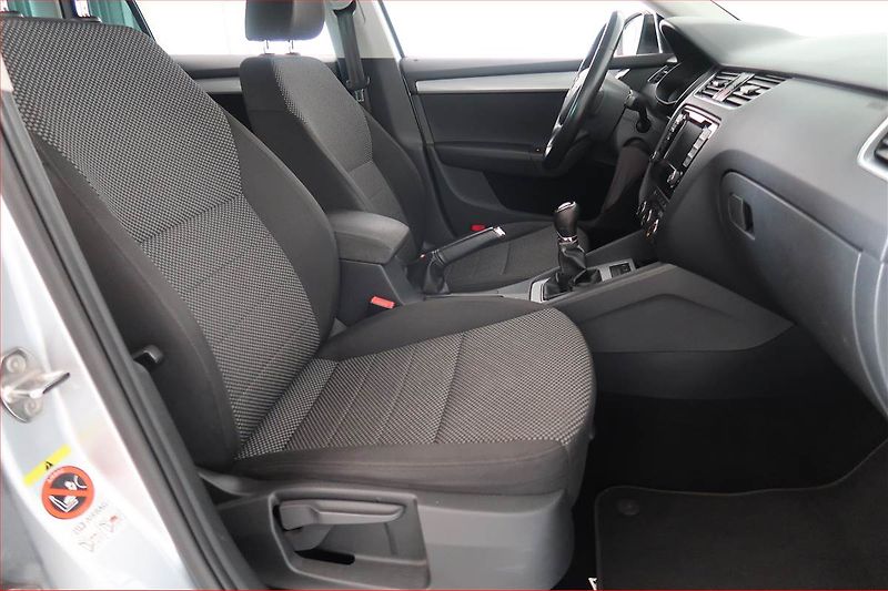 Škoda Octavia (2014) Ambition 1.6 TDI, Navi - fotka 9 z 18