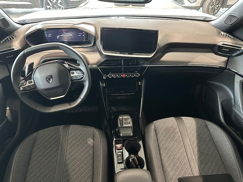 Peugeot 2008 1.2 PureTech,130HP,automat - fotka 9 z 17