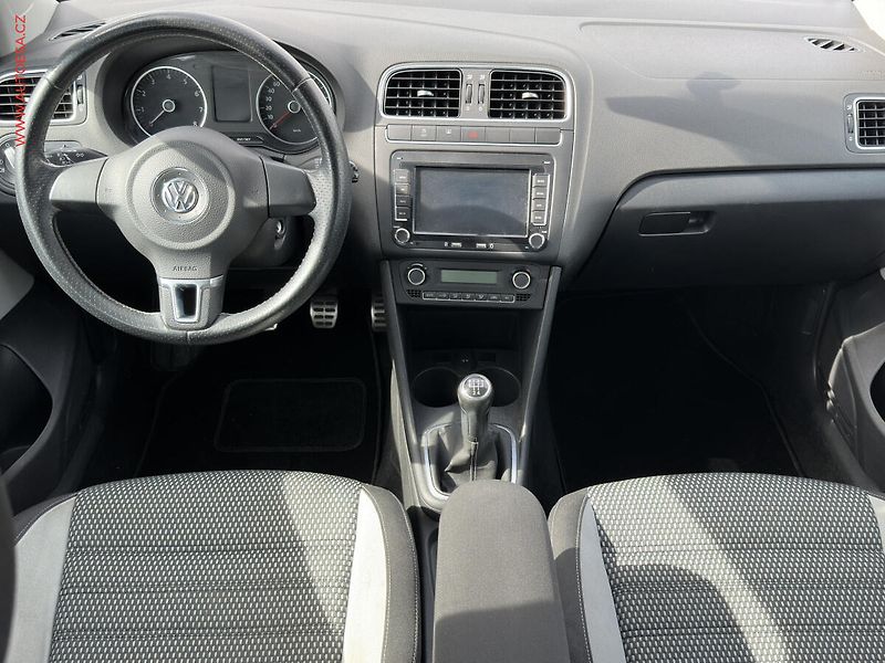 Volkswagen Polo (2011) 1.4 i, AC, temp - fotka 8 z 19