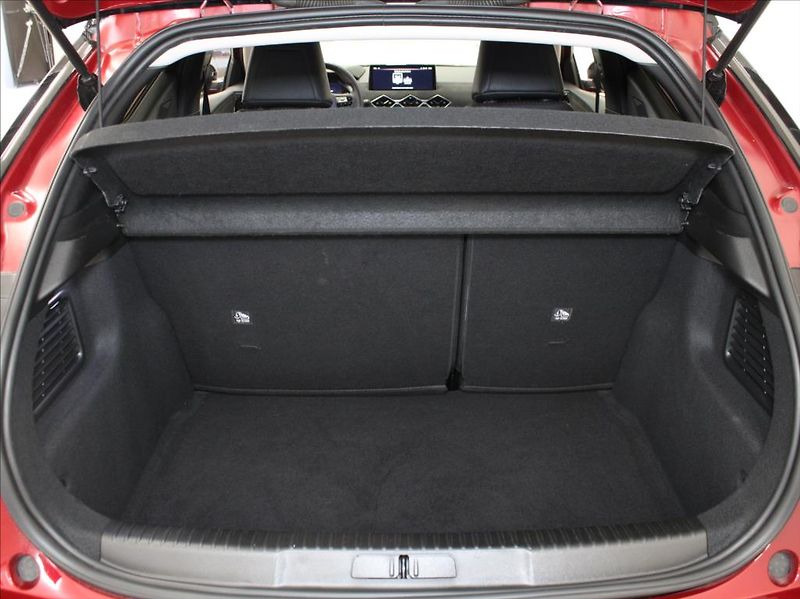 DS Automobiles DS3 Crossback 1,2 Hybrid 145k. Performace ČR - fotka 23 z 24