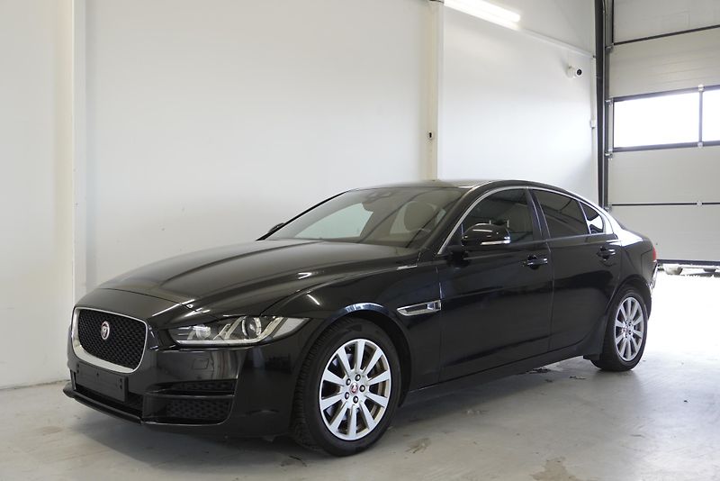 Jaguar XE  2.0 132kW SEDAN 2WD AUT - fotka 1 z 29