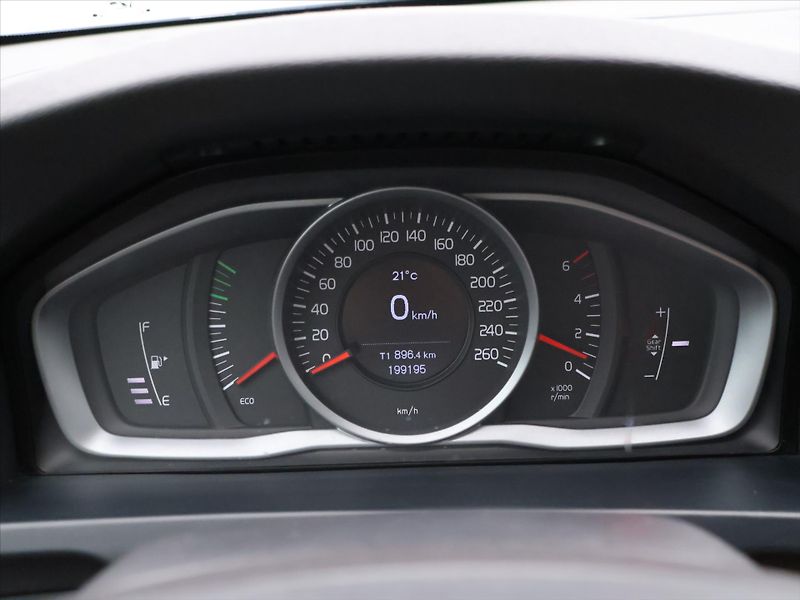 Volvo V60 1,6 D2 84kW Kinetic - fotka 18 z 33