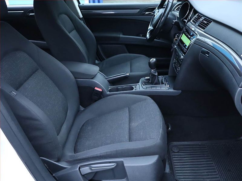 Škoda Superb (2014) 1.4 TSI, ČR,1.maj, Xenony - fotka 7 z 15