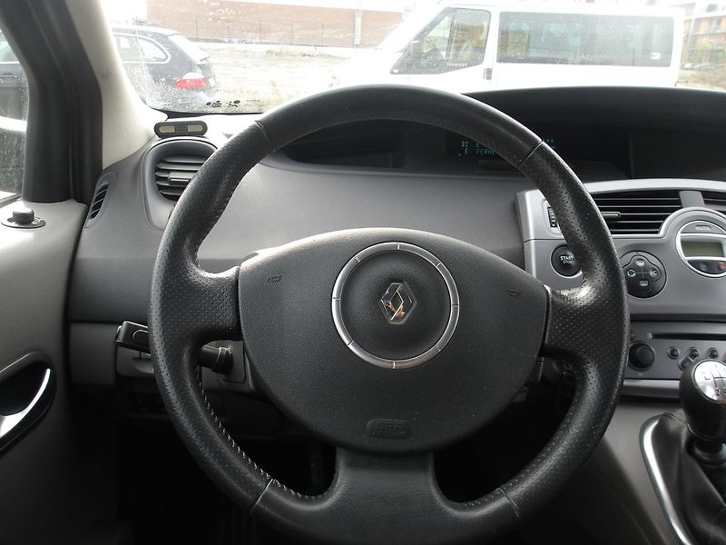 Renault Scénic 1,5DCi PĚKNÝ ! - fotka 11 z 26