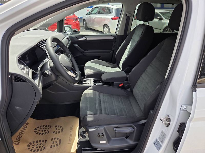 Volkswagen Touran (2026) 1.5 TSI DSG7 R-Line 7 míst - fotka 12 z 50