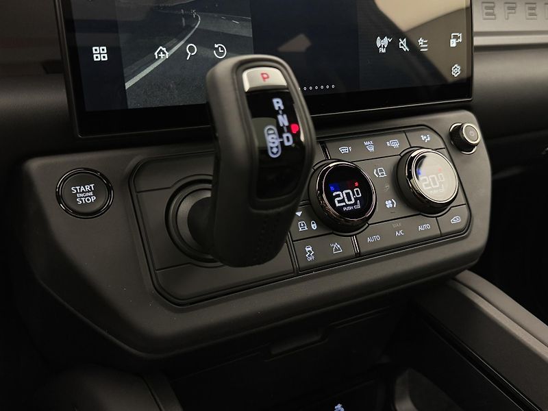 Land Rover Defender OCTA P635  - fotka 39 z 75