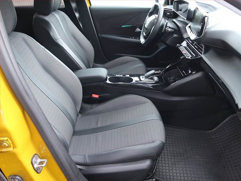 Peugeot 208 (2020) Allure 1.2 PureTech, Automat - fotka 9 z 18