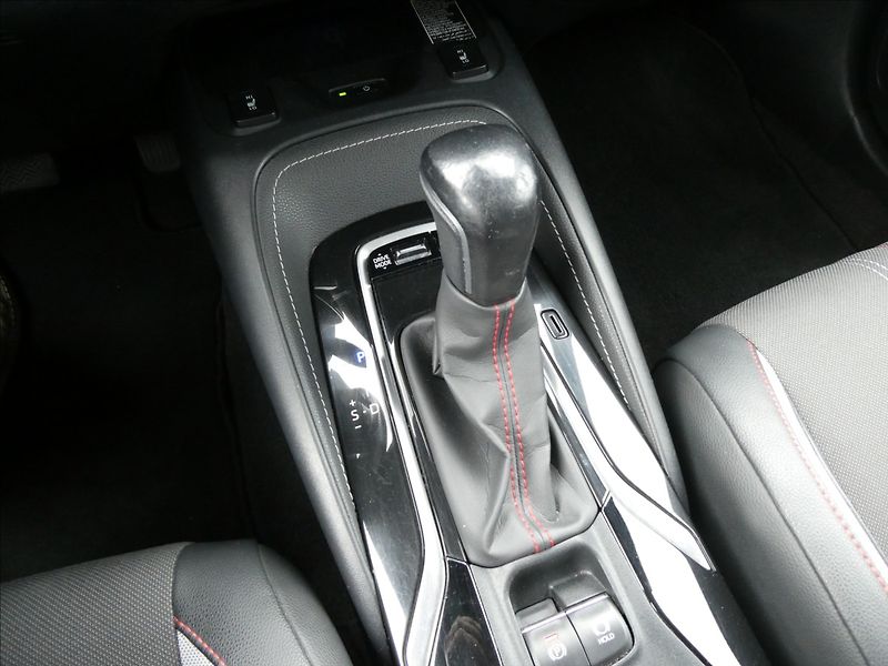 Toyota Corolla 2,0 Hybrid e-CVT GR Sport 112k - fotka 31 z 44