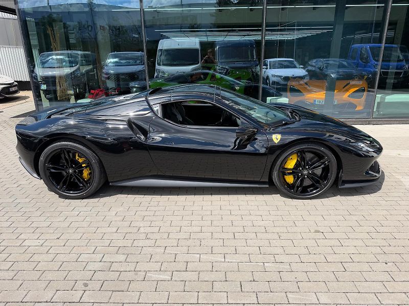 Ferrari 296 GTS (2025) - fotka 3 z 12