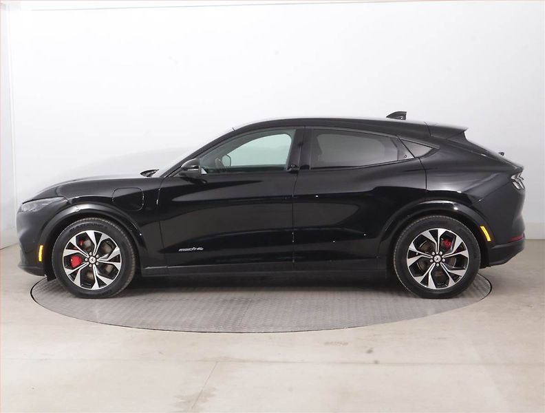 Ford Mustang Mach-E (2023) Standard Range AWD, SoH 94% - fotka 3 z 20
