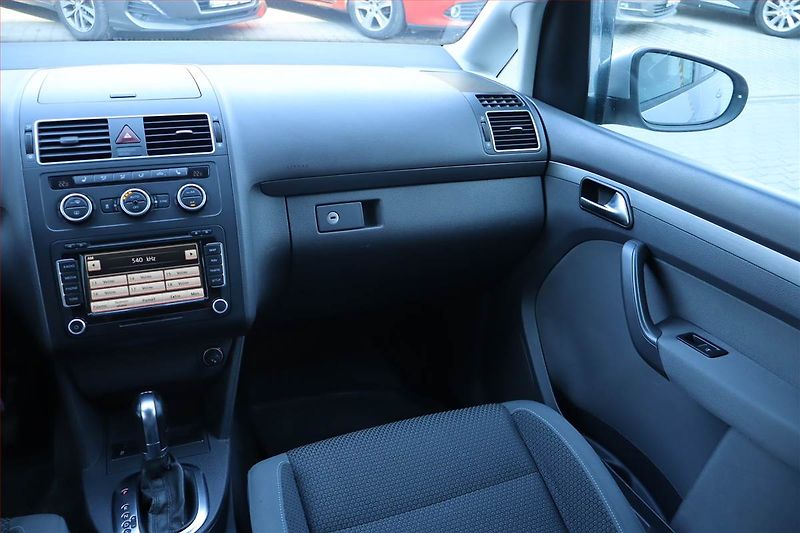 Volkswagen Touran (2013) 1.6 TDI, Automat, Serv.kniha - fotka 8 z 22