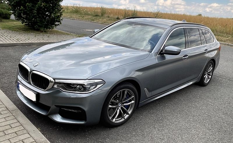 BMW Řada 5 (2017) BMW 540i Tour, noční, nez.tope - fotka 2 z 14