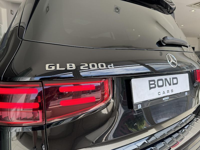 Mercedes-Benz GLB (2024) 200d 4M/AMGPREMIUMPLUS/HUD/360 - fotka 8 z 20