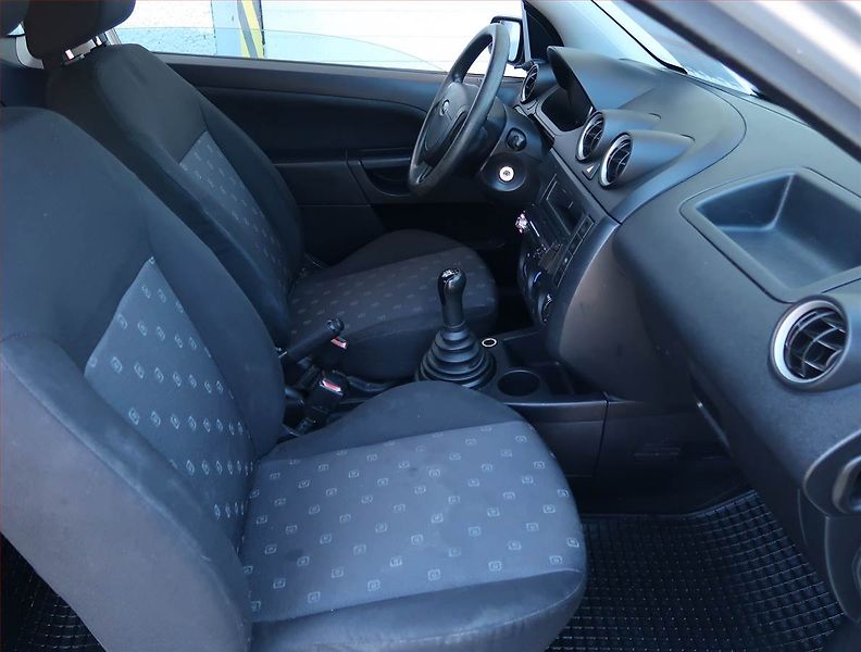 Ford Fiesta (2005) 1.3 i, nová STK, jezdí výborně - fotka 9 z 13
