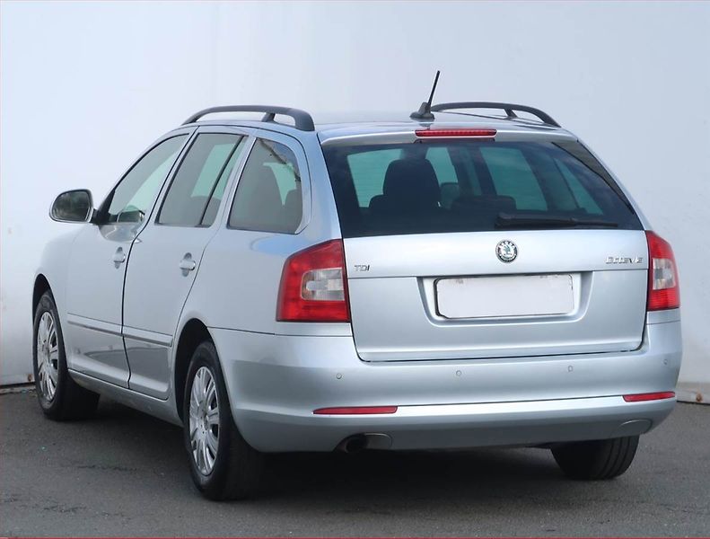 Škoda Octavia (2012) Ambition 1.6 TDI, Navi - fotka 4 z 20