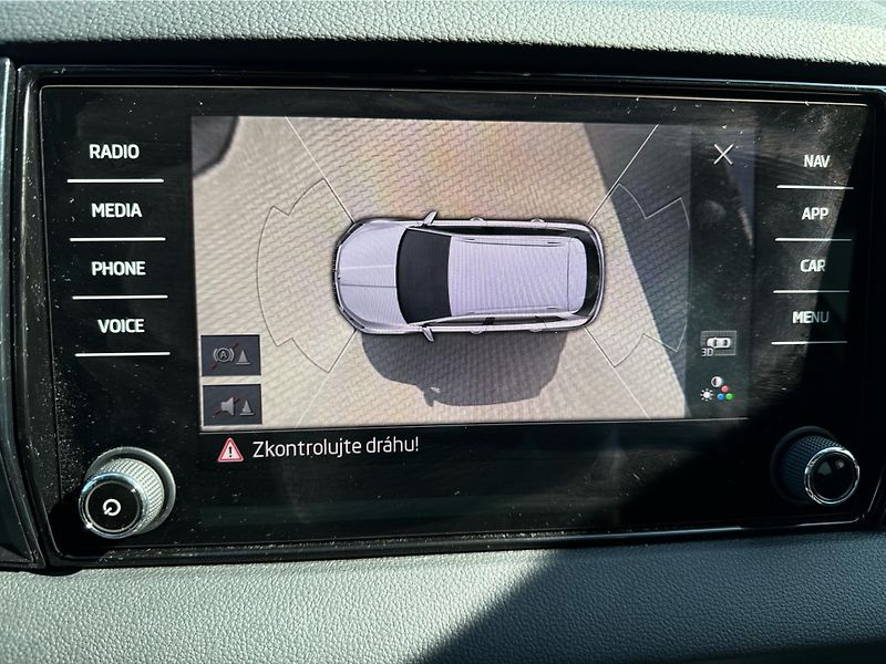 Škoda Karoq Sportline 2,0 TDI 110 kW 7-stu - fotka 22 z 24
