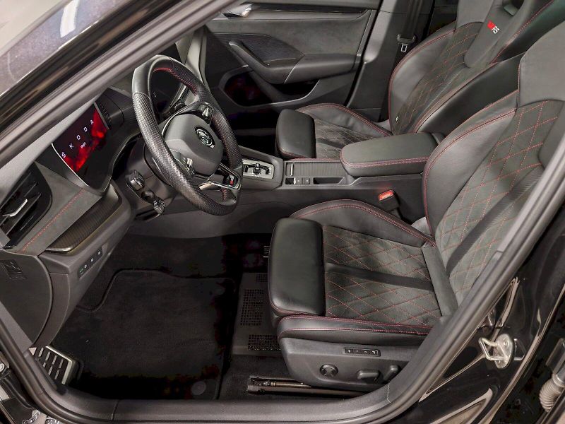 Škoda Octavia (2022) 2.0 TSI 180 kW DSG RS - fotka 23 z 32