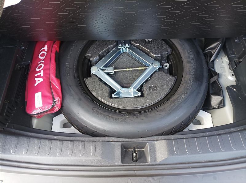 Toyota RAV4 2,5 Executive - fotka 10 z 21