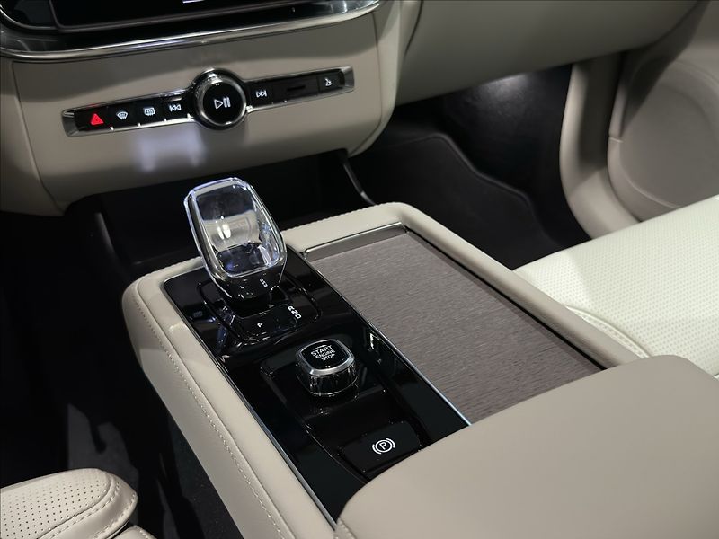 Volvo XC90 (2026) 2,0 T8  Plus Bright - fotka 26 z 41