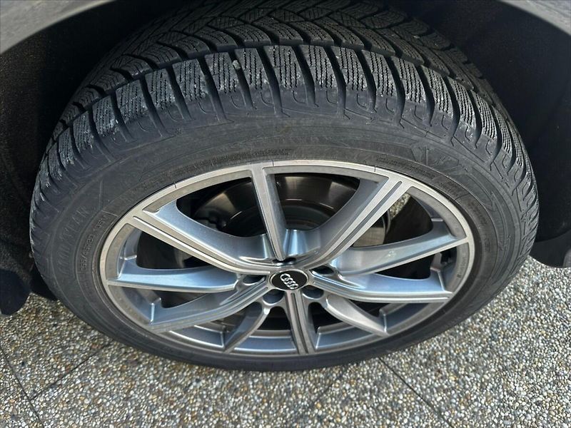 Audi Q5 2,0 TFSi 270kW-VIRTUAL-S Line - fotka 46 z 48