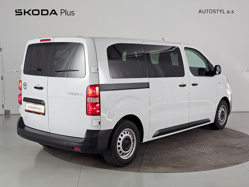 Toyota ProAce Verso (2025) 2.0D 106kW COMBI L1 8S - fotka 2 z 27