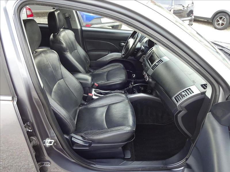 Peugeot 4007 2,2 HDI 115kW 4x4 - fotka 29 z 53