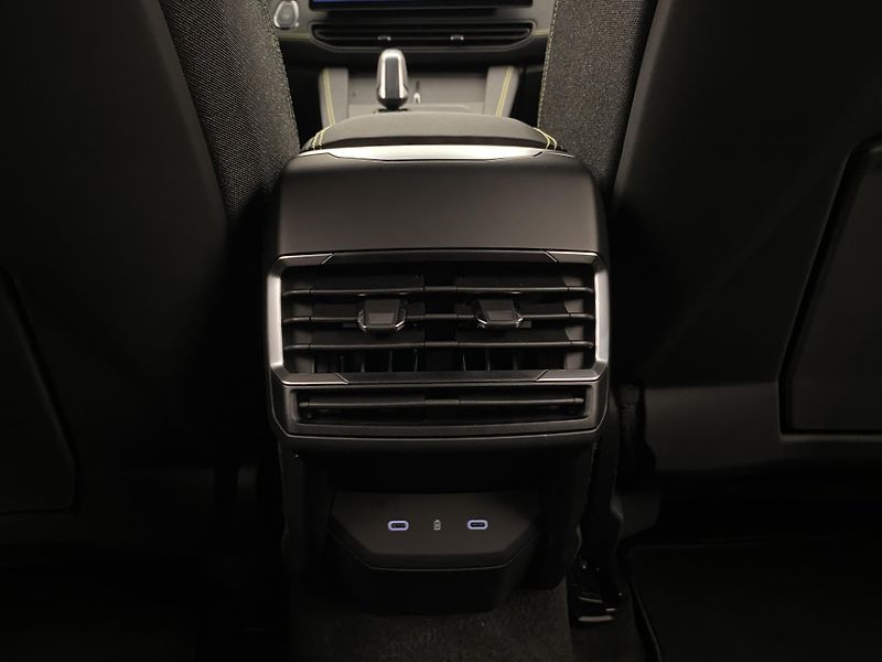 Lynk & Co 01 CORE PHEV AUT CZ 1.maj - fotka 27 z 72