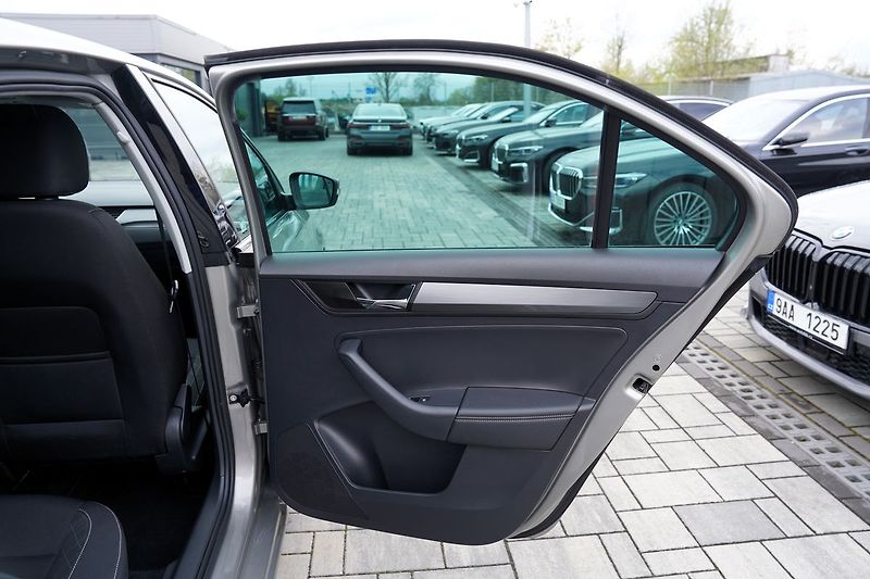 Škoda Rapid 1.0 TSI  Style, manuál, ČR - fotka 18 z 39