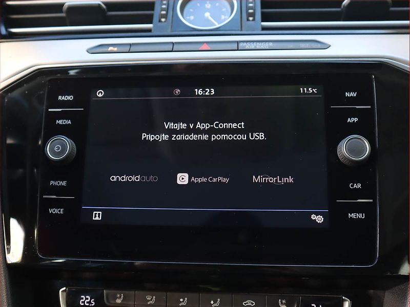 Volkswagen Passat (2017) 2.0 TDI, Kůže, Navi, Tempomat - fotka 18 z 24