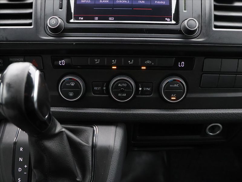 Volkswagen Caravelle 2,0 TDI 110KW DSG 8-Míst Tažné - fotka 18 z 26