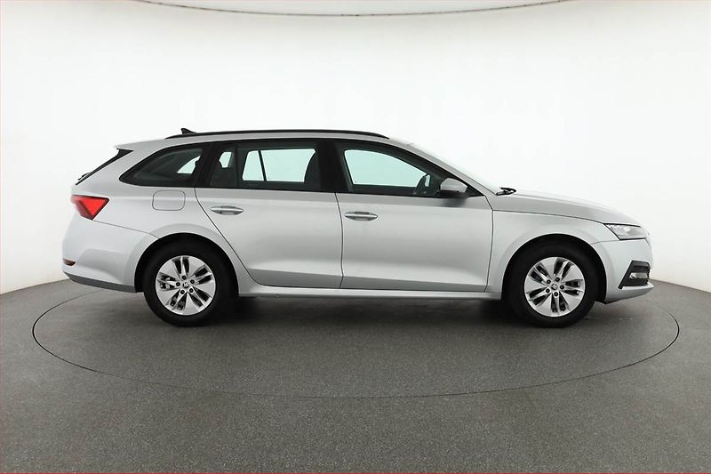 Škoda Octavia (2023) Ambition 2.0 TDI, ČR,1.maj - fotka 6 z 17