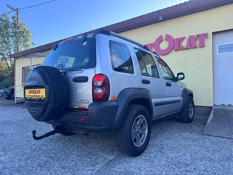Jeep Cherokee (2005) Renegade 3.7i 4x4/Tažné - fotka 3 z 29