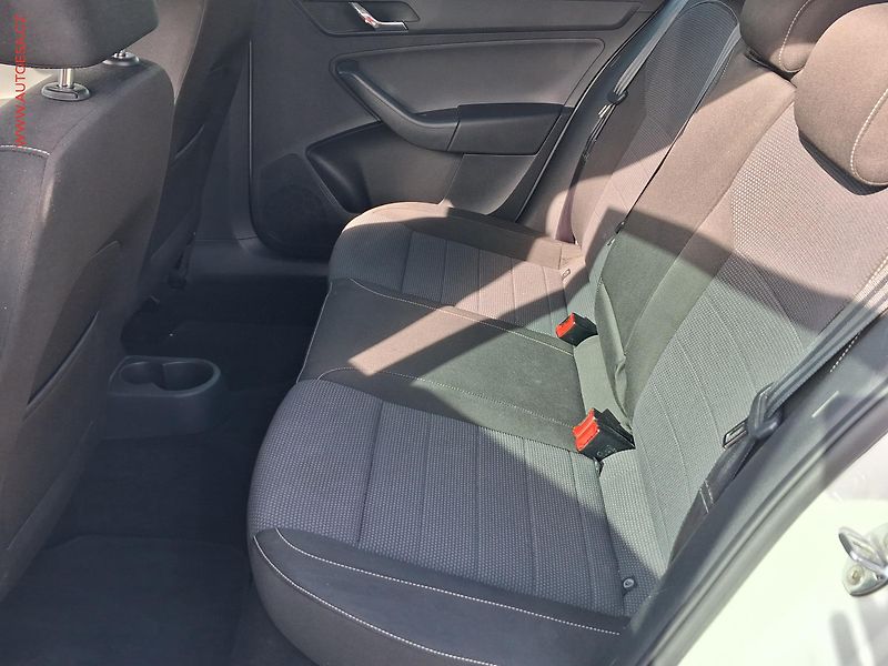 Škoda Rapid (2014) 1.6 TDi, ČR, Elegance - fotka 10 z 20