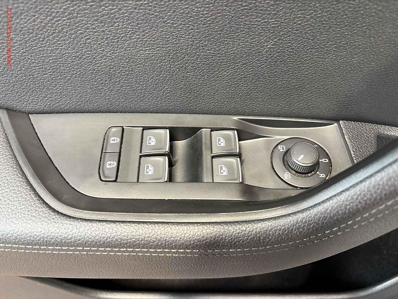 Škoda Superb (2019) 2.0 TSi, Style, DSG, kůže - fotka 12 z 18