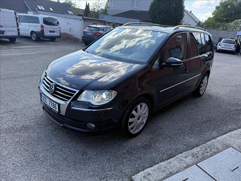 Volkswagen Touran 1,4 TSi Higline - fotka 1 z 28